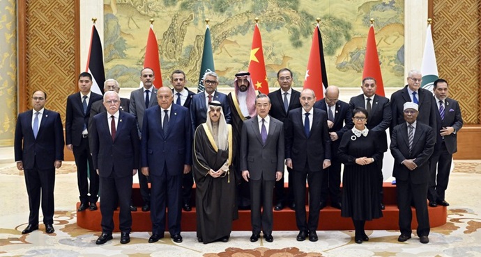 Chinese Foreign Minister Wang Yi with a joint delegation of foreign ministers from Arab and Islamic countries in Beijing on