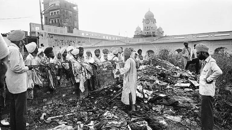 Devotees of Sikh Minority looking at the damage inflicted on the Golden Temple in Amritsar after the Operation Bluestar in 1984