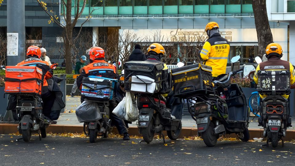 Massive ‘Ghost Cake’ Delivery Scandal Uncovered in China: Consumer Fraud & Regulatory Crackdown