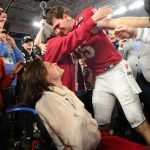 Elsa Mendoza’s Inspiring Resilience: Supporting NFL Prospect Son Amidst Multiple Sclerosis Battle