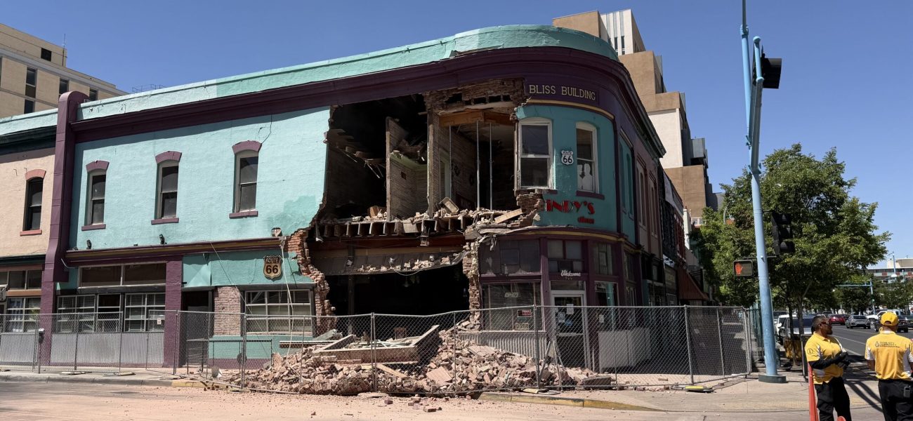 Albuquerque’s Lindy’s Diner: Asbestos Haunts Iconic Ruin Amidst Bureaucratic Scrutiny