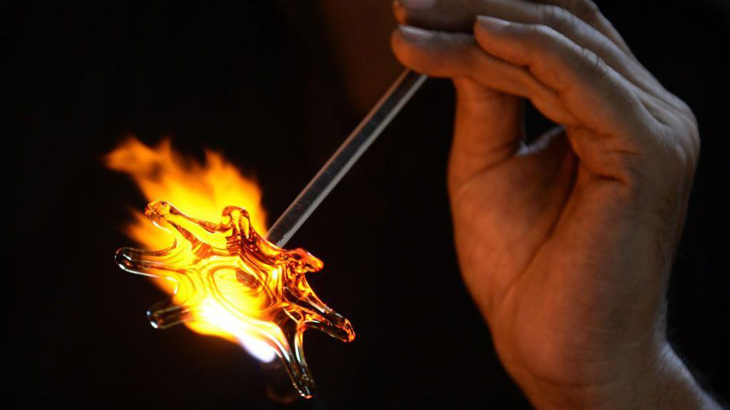 Firozabad’s Fragile Future: Red Sea’s Ripple Effect Smashes India’s Glass Dreams