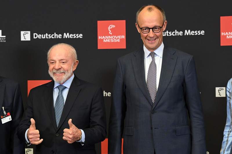 German Opposition Leader Merz and Brazilian President Lula Conduct Separate Trade Fair Tours, Sparking Protocol Questions