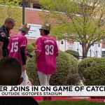 Albuquerque Police Officer Fosters Community Bonds Joining Kids’ Game of Catch