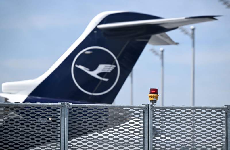 Lufthansa Cancels 20,000 Short-Haul Flights Amid Operational Pressures, Consolidates Routes