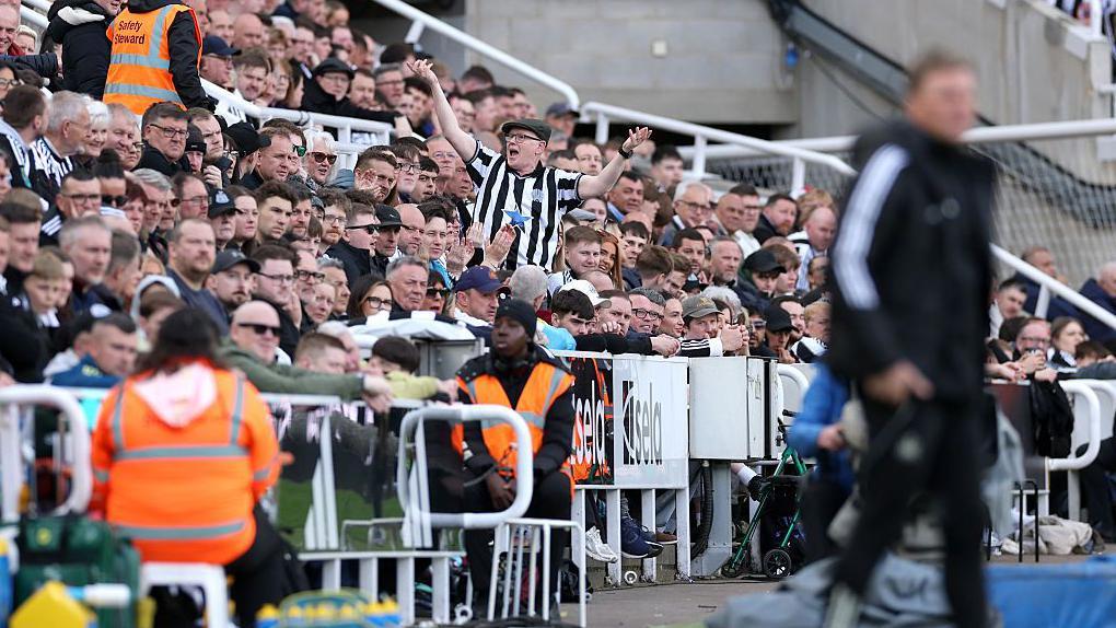 Eddie Howe Faces Intensifying Pressure as Newcastle United Fans’ Faith Wanes Amidst Premier League Struggles
