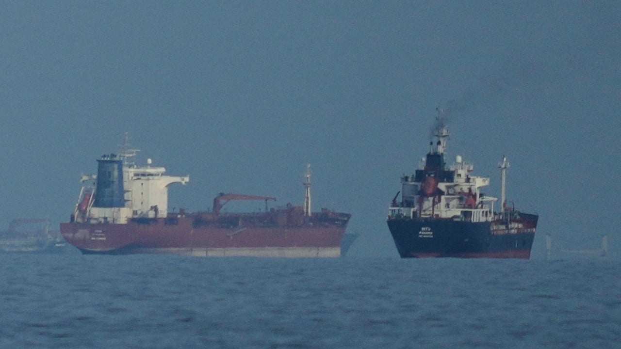 Pakistan Tanker First to Exit Strait of Hormuz with Crude Amid US Blockade, Revealing Restricted Maritime Flow