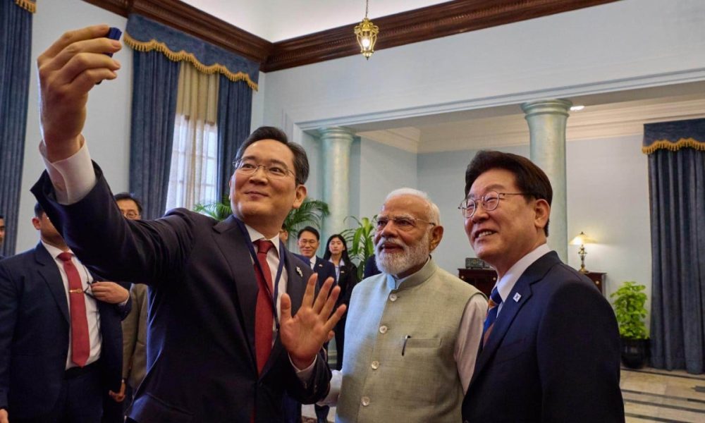 South Korean President Lee Jae Myung and PM Modi Engage in Viral ‘Selfie Diplomacy’ at New Delhi Summit
