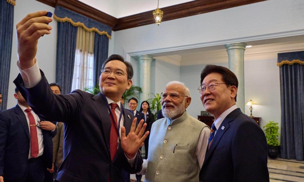 South Korea-India Summit: Lee Jae Myung, Modi, Samsung Chairman Ignite ‘Selfie Diplomacy’