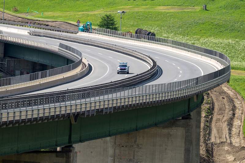 Alpine Artery on Brink: Brenner Pass Calm Belies Looming Economic Chokehold