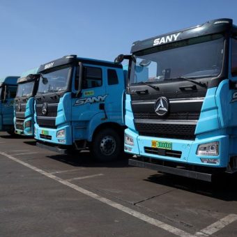 Oil’s Shadow, Beijing’s Jolt: Mideast Unrest Galvanizes China’s Electric Road Race