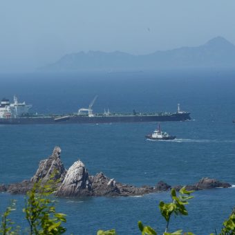 Ghost Ship’s Passage: How One Tanker’s Journey Through Hormuz Whispers Global Anxiety