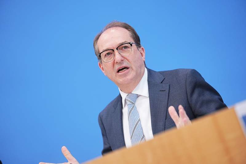 Berlin’s Digital Tightrope: Why Germany Won’t Just Ban Kid’s Social Media
