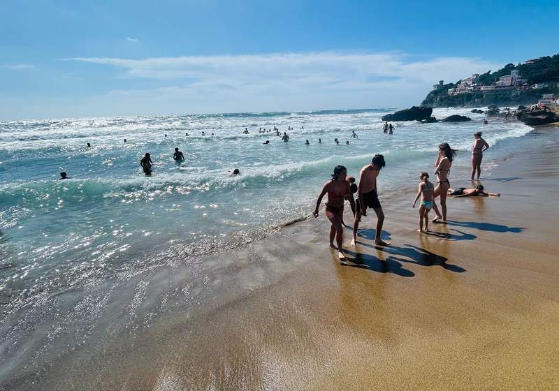Azure Shores, Global Strains: Italy’s Blue Flag Boom Belies Deeper Environmental Fights
