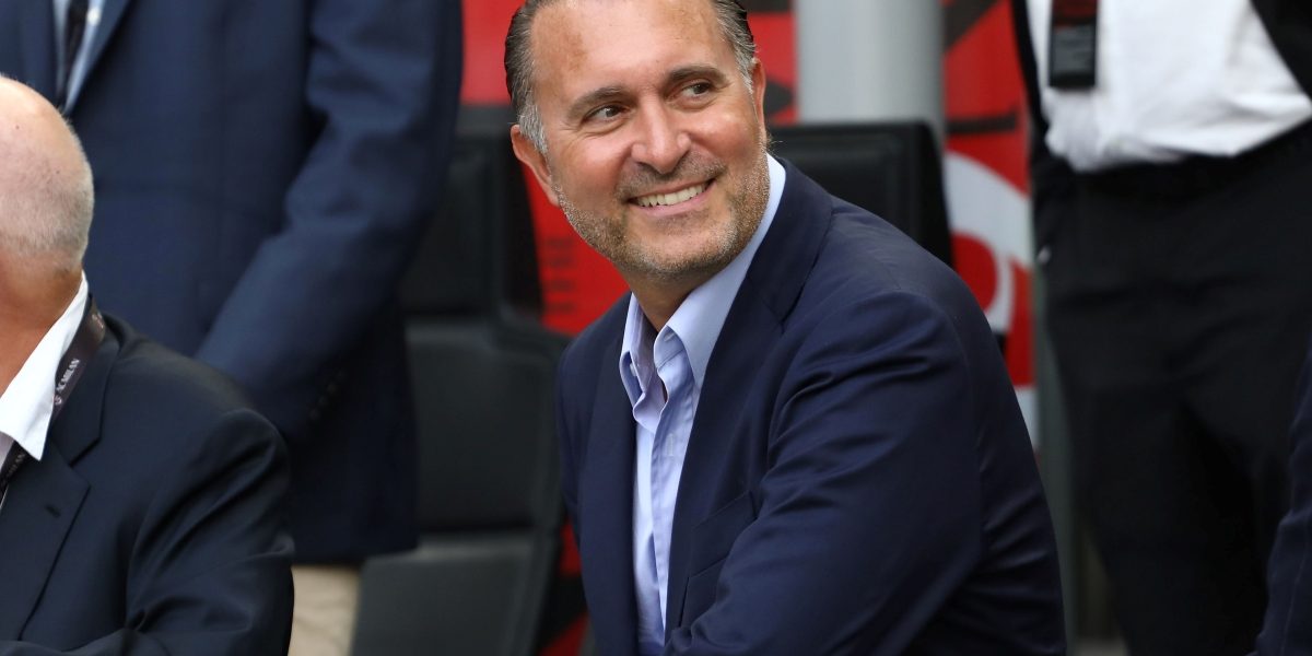 The Ballast of Billions: Milan Owner’s Pitchside Stance as Global Capital Confronts Faltering Fortunes