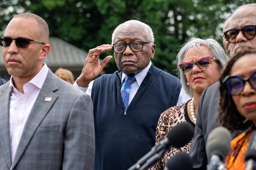 Trump’s Midterm Map Meddling Hits Hard Wall in States
