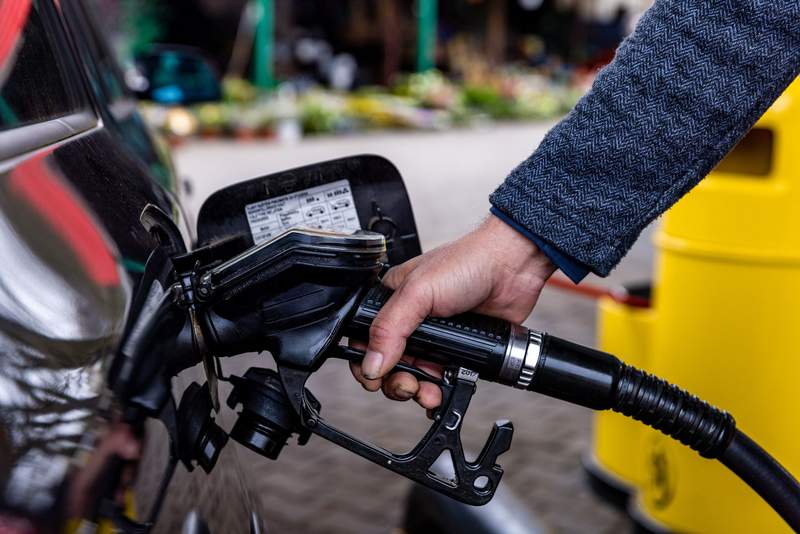 Poland’s Gas Gambit: Tusk’s Tricky Tango with Inflation and Voter Angst