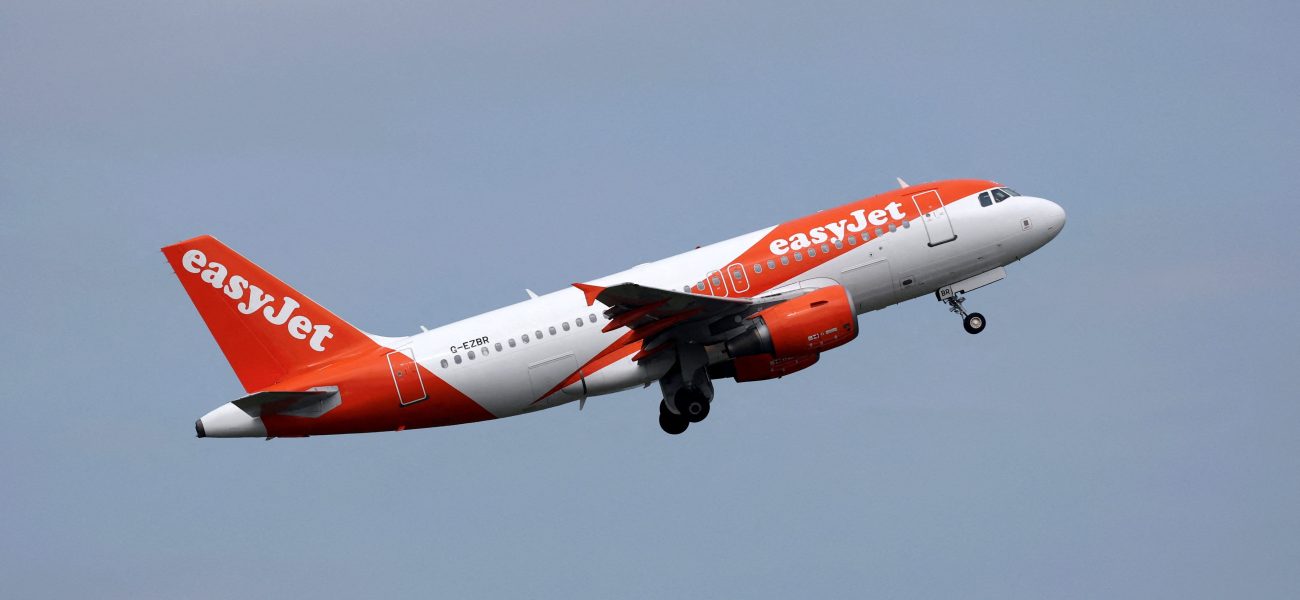 Pocket-Sized Panic: How a Tiny Battery Can Ground an International Flight, Exposing Aviation’s Fragile Core
