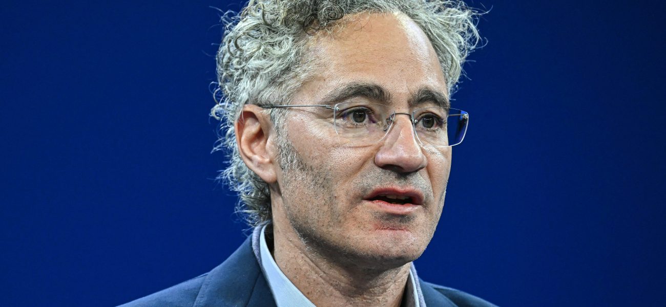 Digital Idolatry? Palantir CEO Likens Speculative Token Trends to Addictive Behavior