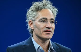 Digital Idolatry? Palantir CEO Likens Speculative Token Trends to Addictive Behavior