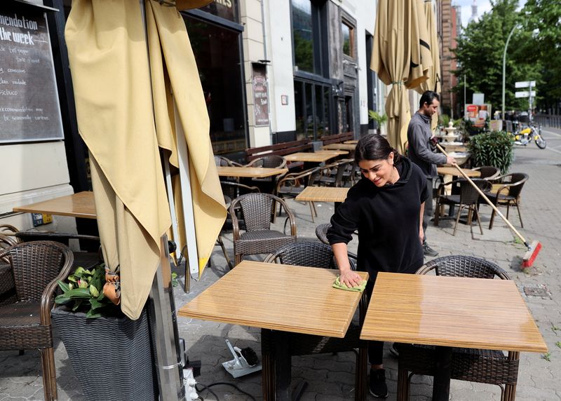 Berlin’s Services Juggernaut Sputters: Germany’s Economic Glitch Spooks Europe