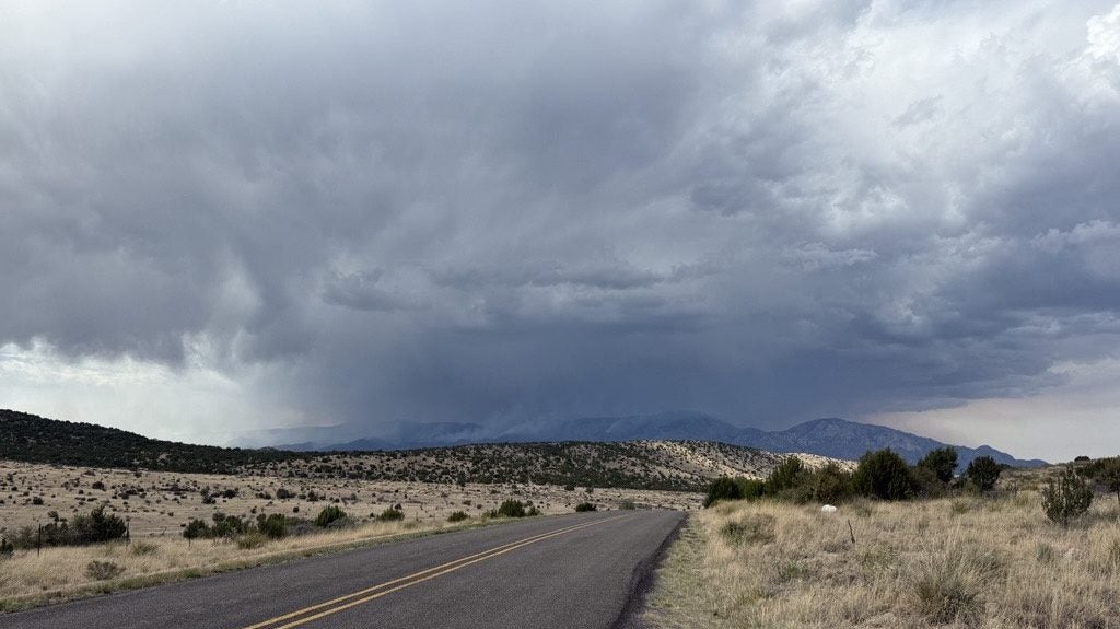 As Western Wildfires Blaze, a Perilous Truce with the Inferno in New Mexico