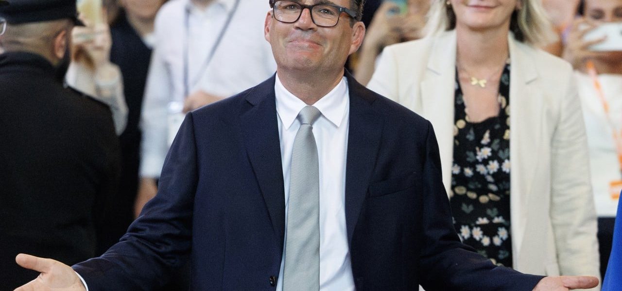 UK Prime Minister Starmer Steps Down, Burnham Confirms Bid for Labour Leadership