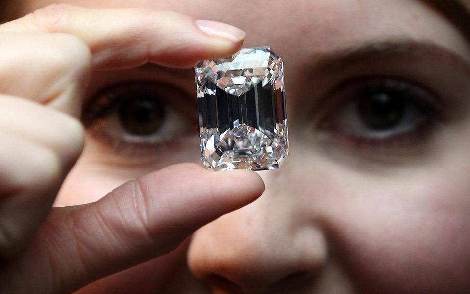 Beneath the Shine: Diamond Market Rebound Masks Deep Fault Lines in Global Mining