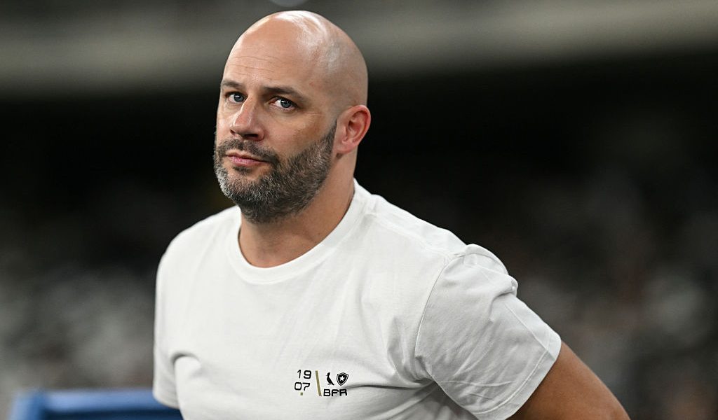 Rio’s Forbidden Gambit: Under Siege, Vasco Eyes Rival’s Commander