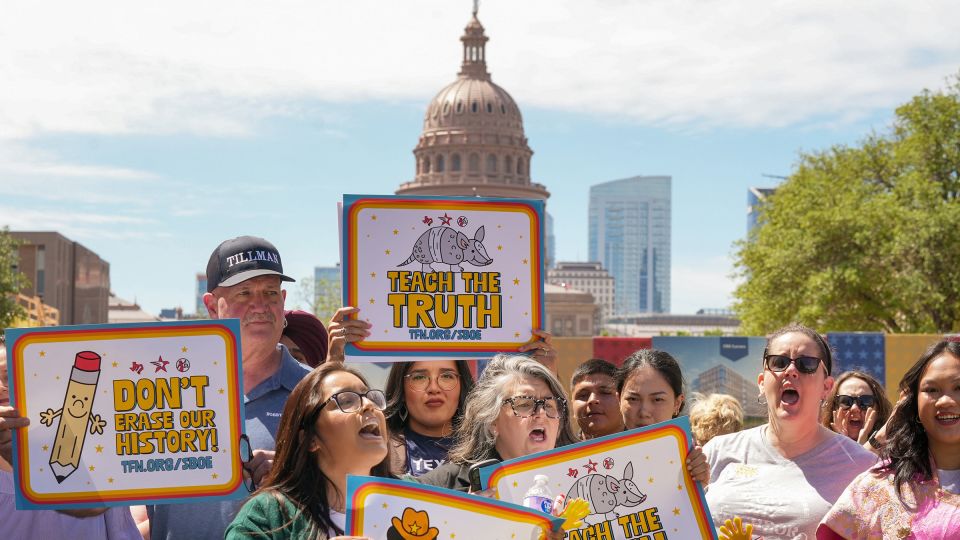 Texas Weighs Sacred Texts in Public Schools, Echoing Global Divides