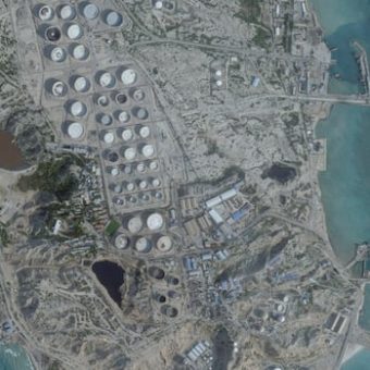 US Lifts Decades-Old Sanctions, Authorizes Iranian Oil Sales Amid Peace Push