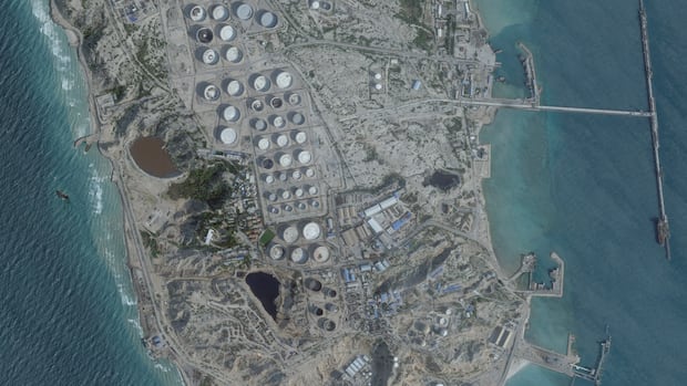 US Lifts Decades-Old Sanctions, Authorizes Iranian Oil Sales Amid Peace Push