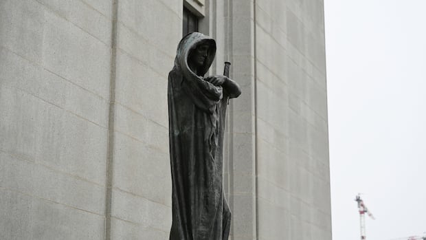 Federal Judiciary in Standoff with Government Over Pay, Raising Reputational Concerns