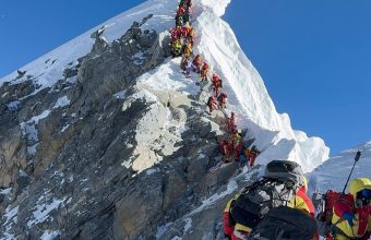Everest’s Grim Whisper: Guide Emerges From Frozen Tomb After Six Days
