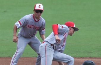 Bruised Arm, Untarnished Legacy: A Texas Dynasty’s Bittersweet Farewell to the Diamond