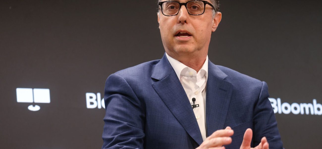 Silent Ascent: Investment Titans Brace for AI’s Unseen Reckoning