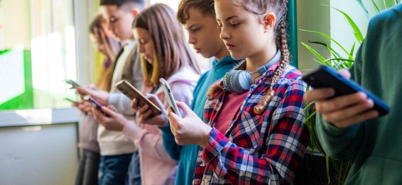 France Implements Nationwide Social Media Ban for Minors Under 15