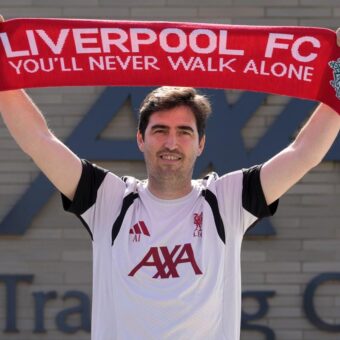 Liverpool’s Transfer Focus: Iraola Highlights Crucial Position