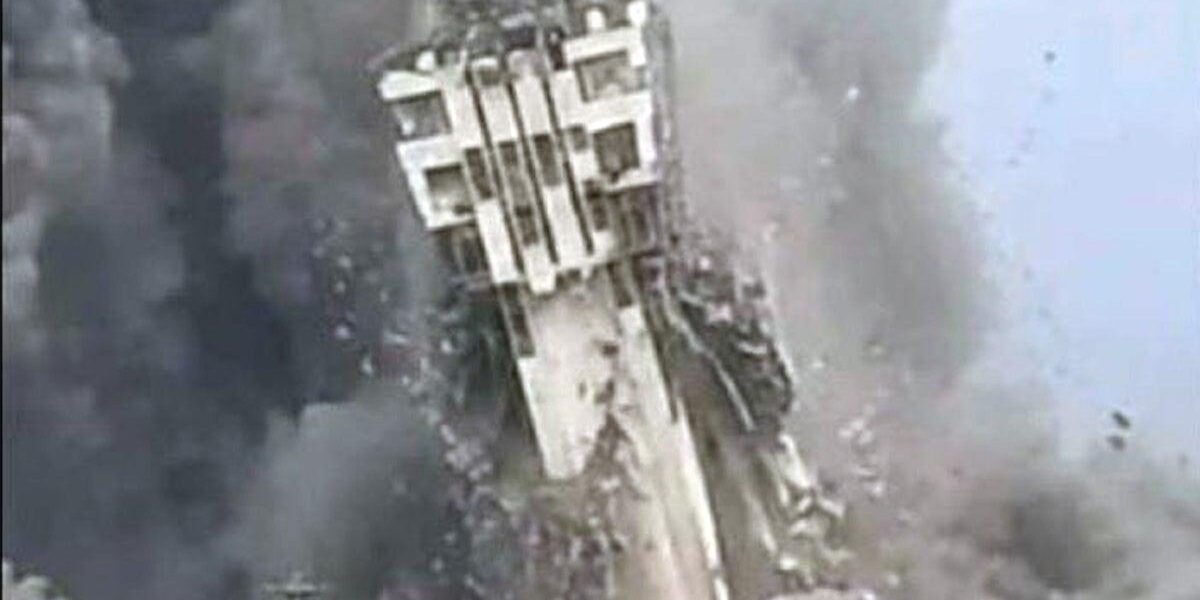 Iran Halts Vessels in Strait of Hormuz Amid Rising Tensions with US