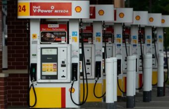 Hormuz Chills: Fleeting Stability Crumbles, Unleashing Oil Price Dread