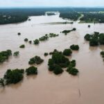 US Faces Simultaneous Floods, Heatwaves, and Wildfire Smoke Amid Aid Cuts US Faces Simultaneous Floods, Heatwaves, and Wildfire Smoke Amid Aid Cuts
