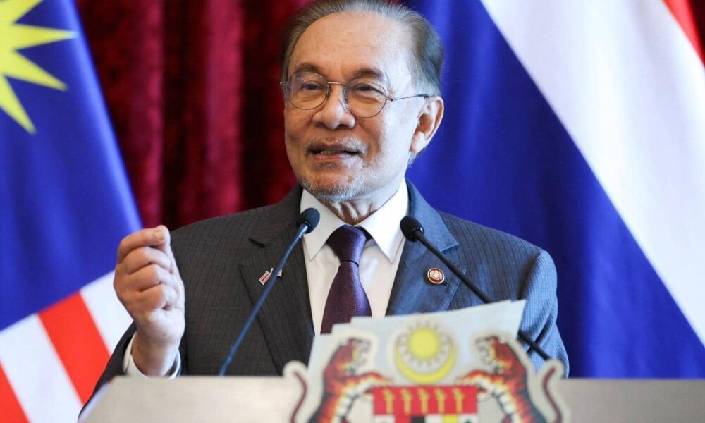 Anwar Ibrahim Enforces Strict Unity in Malaysian Coalition Ahead of State Election