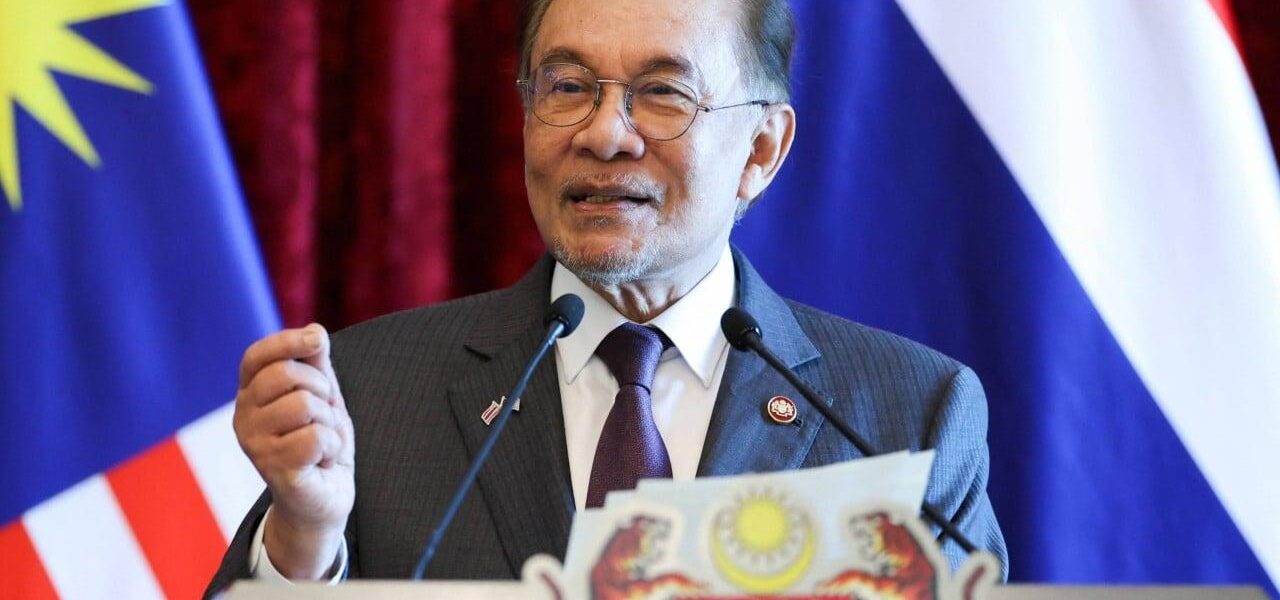 Anwar Ibrahim Enforces Strict Unity in Malaysian Coalition Ahead of State Election