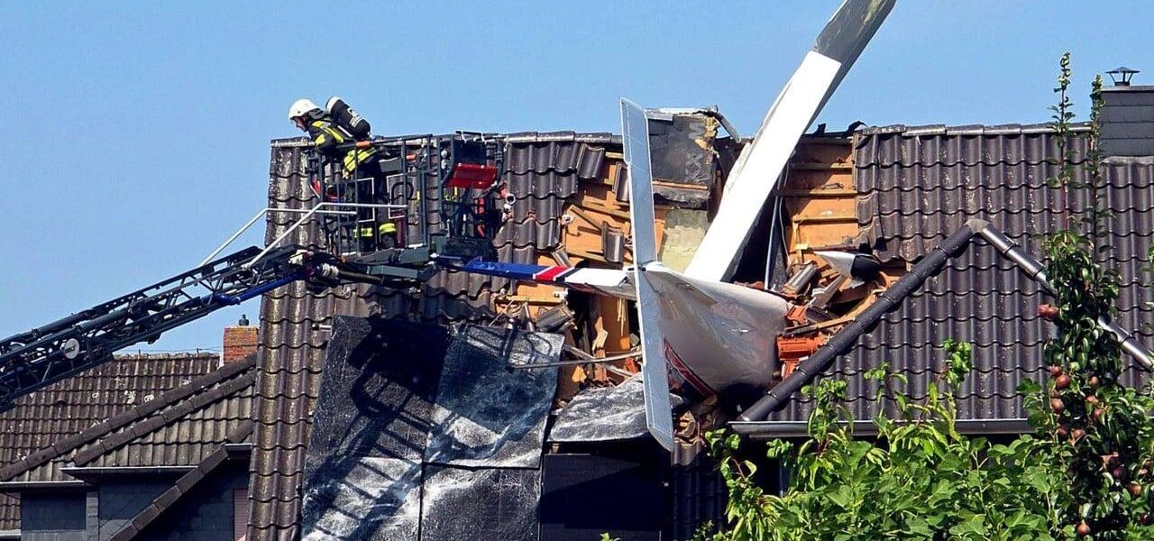 Fatal Plane Crash in Lower Saxony: One Dead as Aircraft Hits House