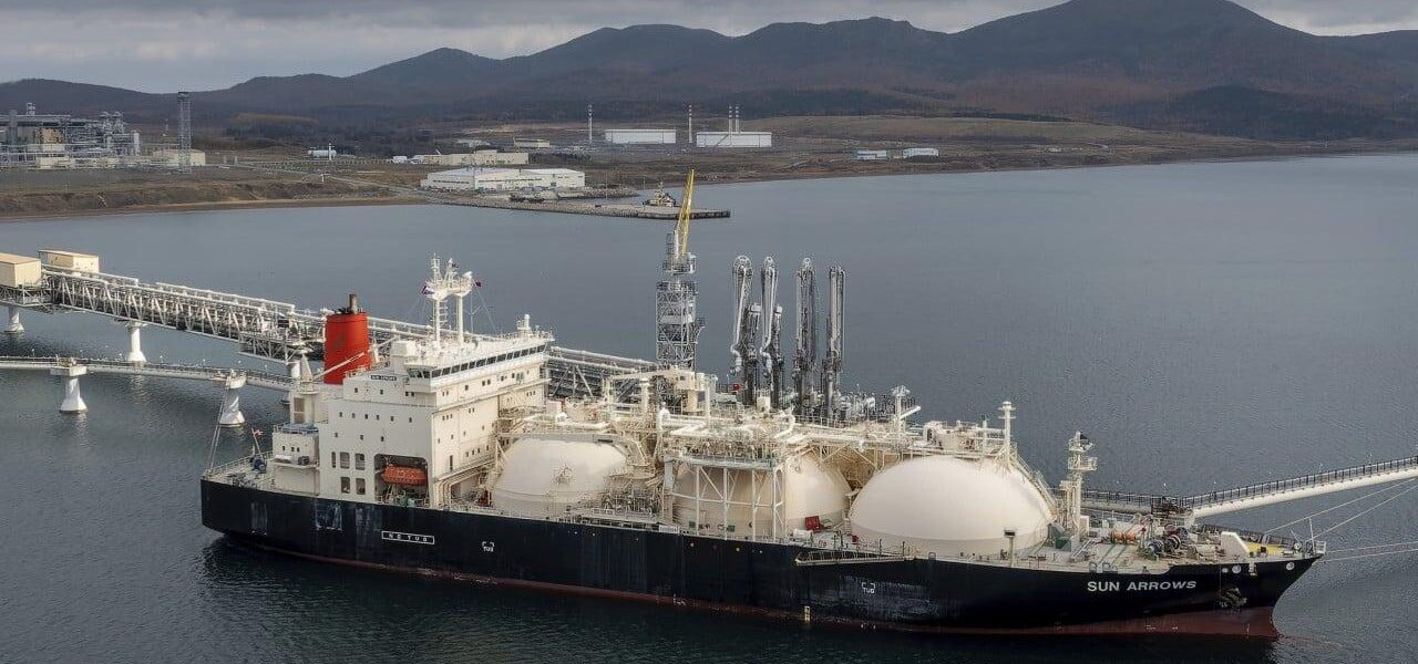 EU Softens Russia Sanctions Amid Fears of China Acquiring Key LNG Assets