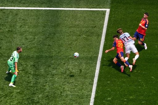 Spanish Keeper’s ‘Invincible’ Run Collapses, Yet La Roja Marches On