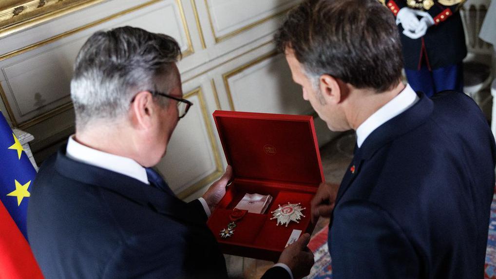 Macron’s Medallion: Starmer’s French ‘Honour’ Echoes a New European Courtship, Post-Brexit