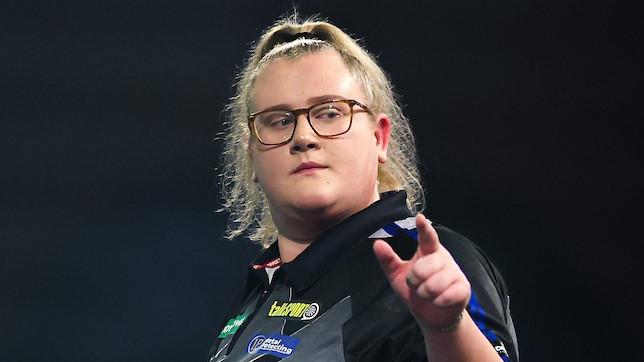 Darts’ New Maverick: Beau Greaves Smashes Barriers, Exposing Gender Fault Lines in Professional Sports