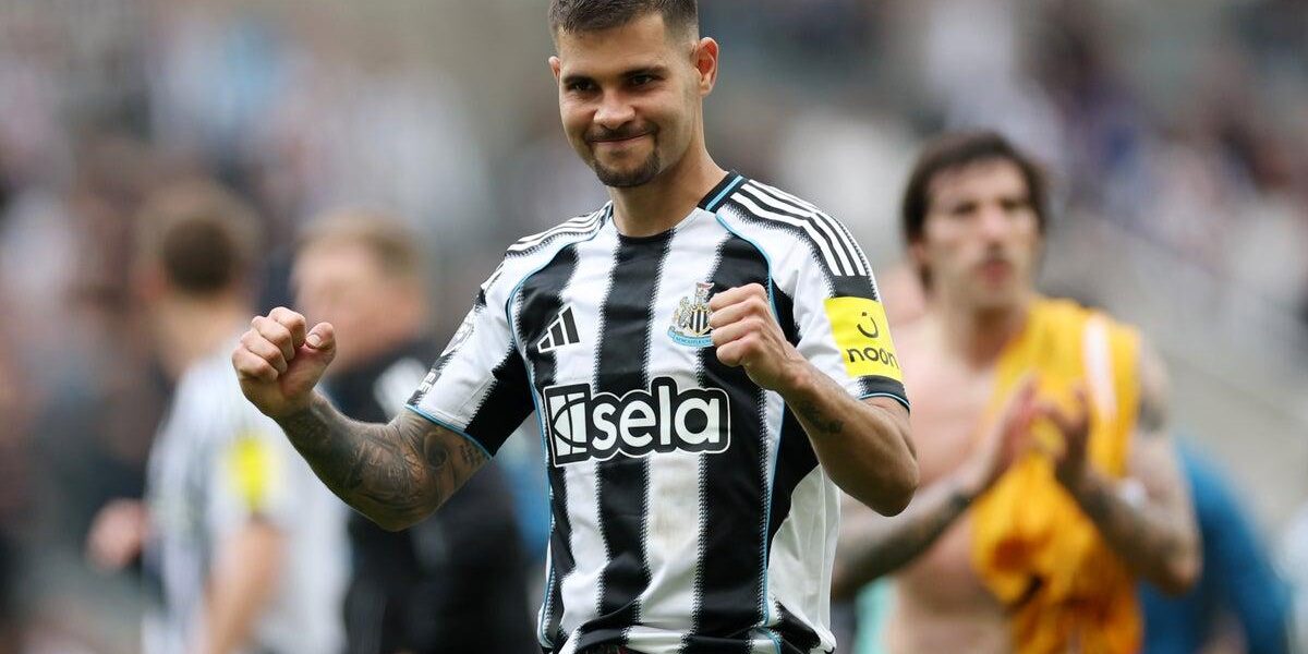 Arsenal and Man Utd Eye Key Transfers Amid Injury Setbacks