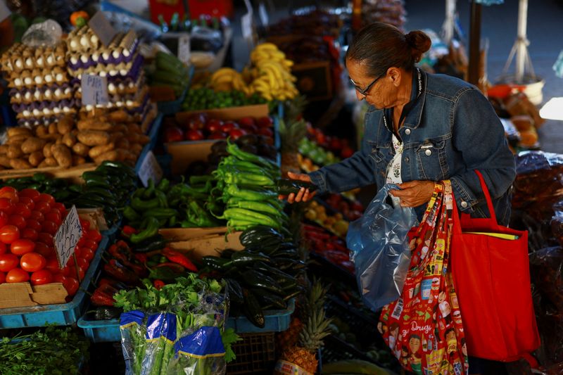 Mexico’s Economic Confidence Game: When National Pride Meets Global Forecasts